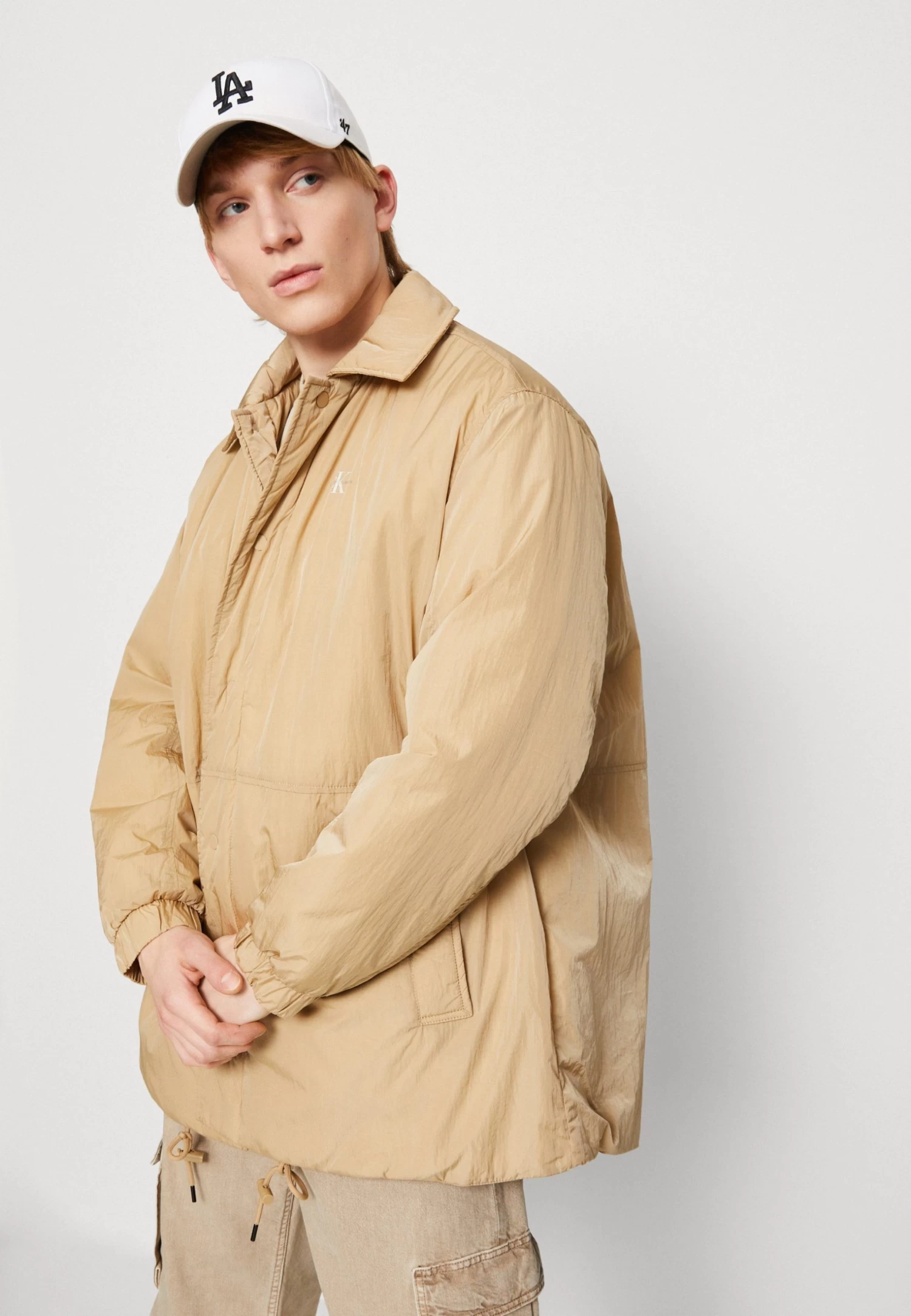 Calvin Klein Jeans Archival Monologo Coach Jacket - Parka - Travertine - Image 4