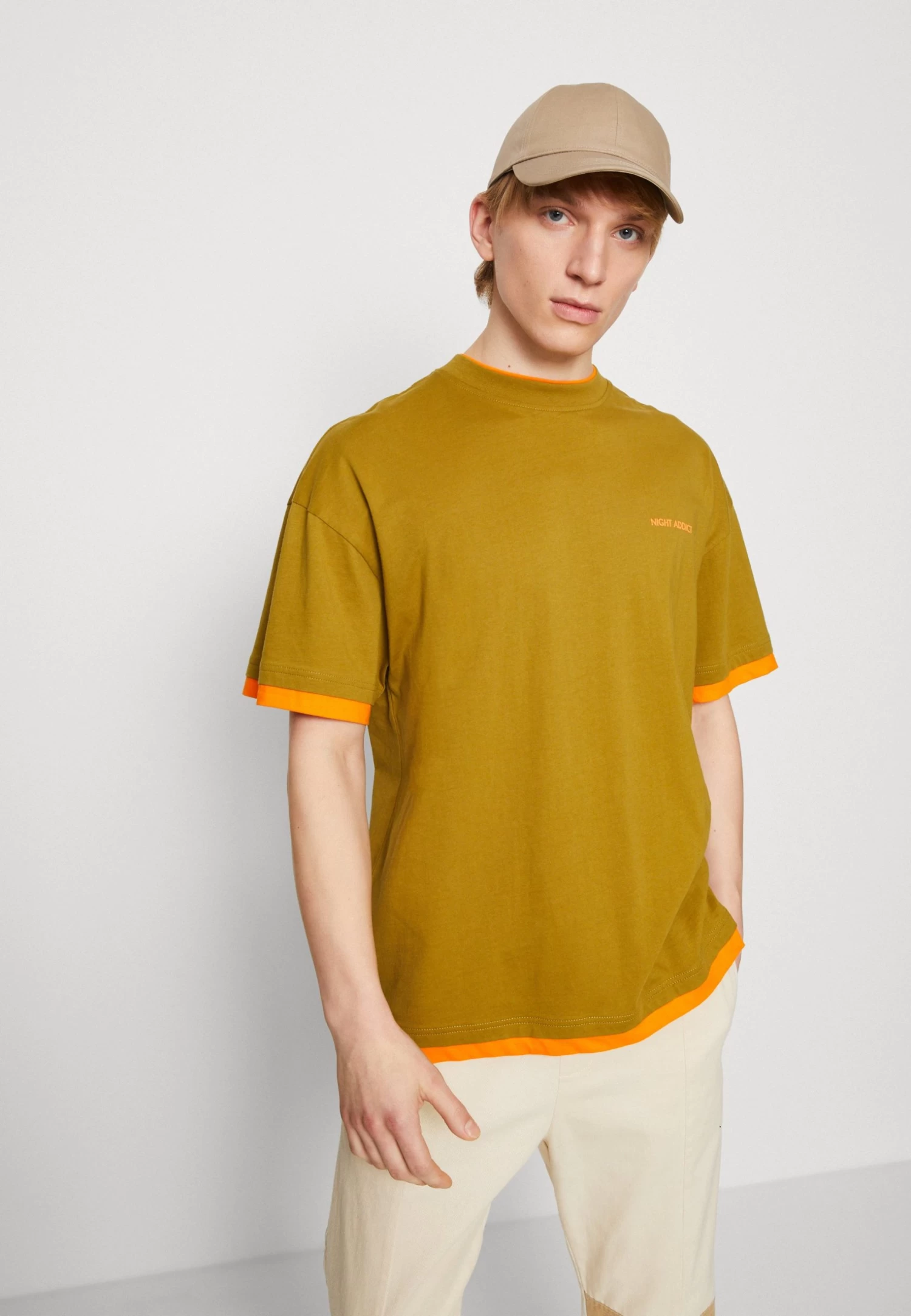 NIGHT ADDICT Print T-Shirt - Khaki - Image 4