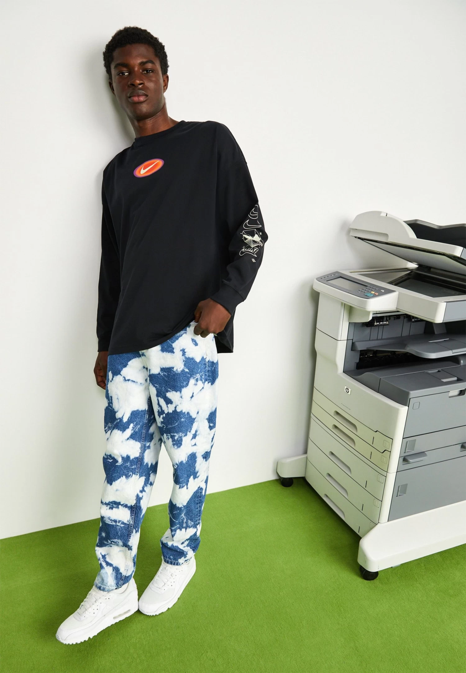 Nike Sportswear Tee - Long Sleeved Top - Black - Image 2