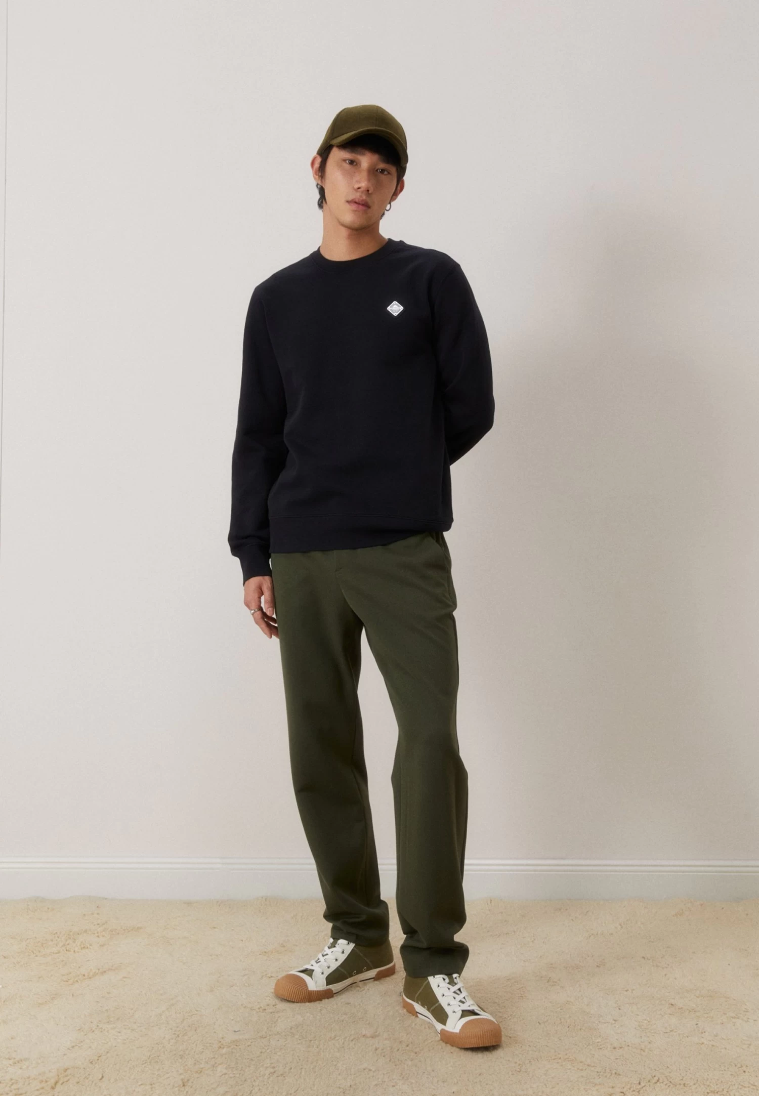 J.Lindeberg Throw Patch C Neck - Sweatshirt - Black - Image 2