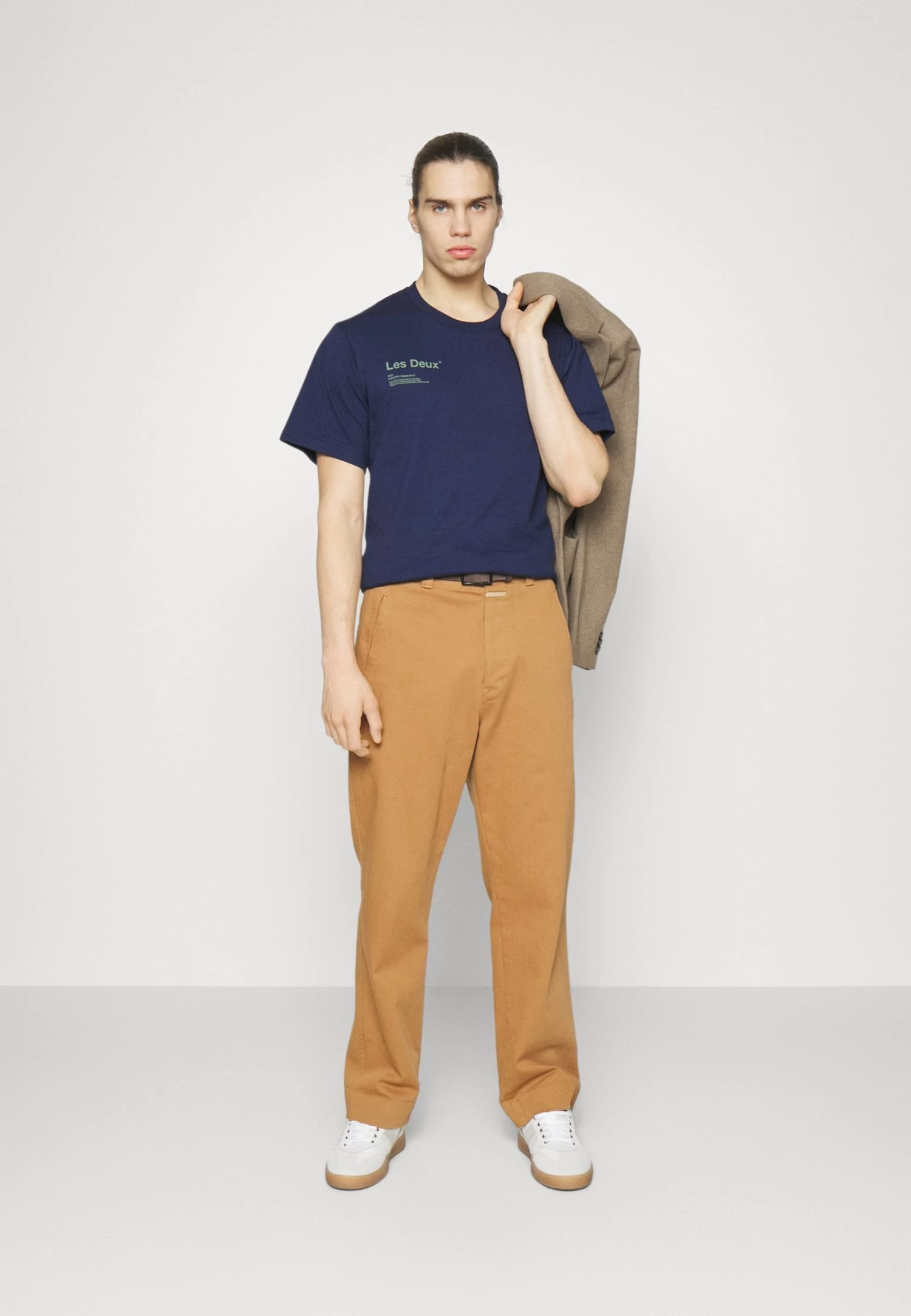 Les Deux Brody - Print T-Shirt - Dark Navy/Hegde Green - Image 2