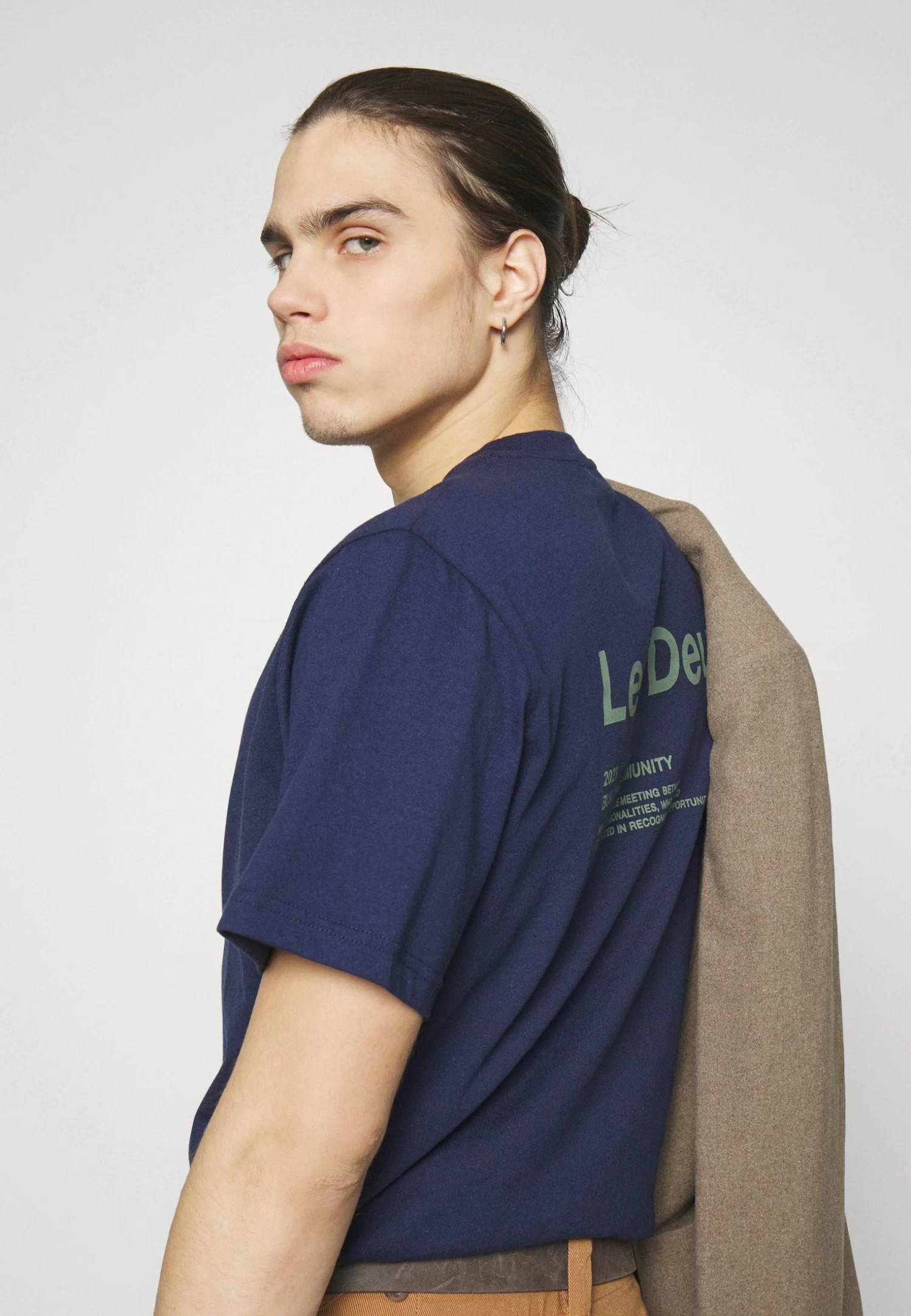 Les Deux Brody - Print T-Shirt - Dark Navy/Hegde Green - Image 3