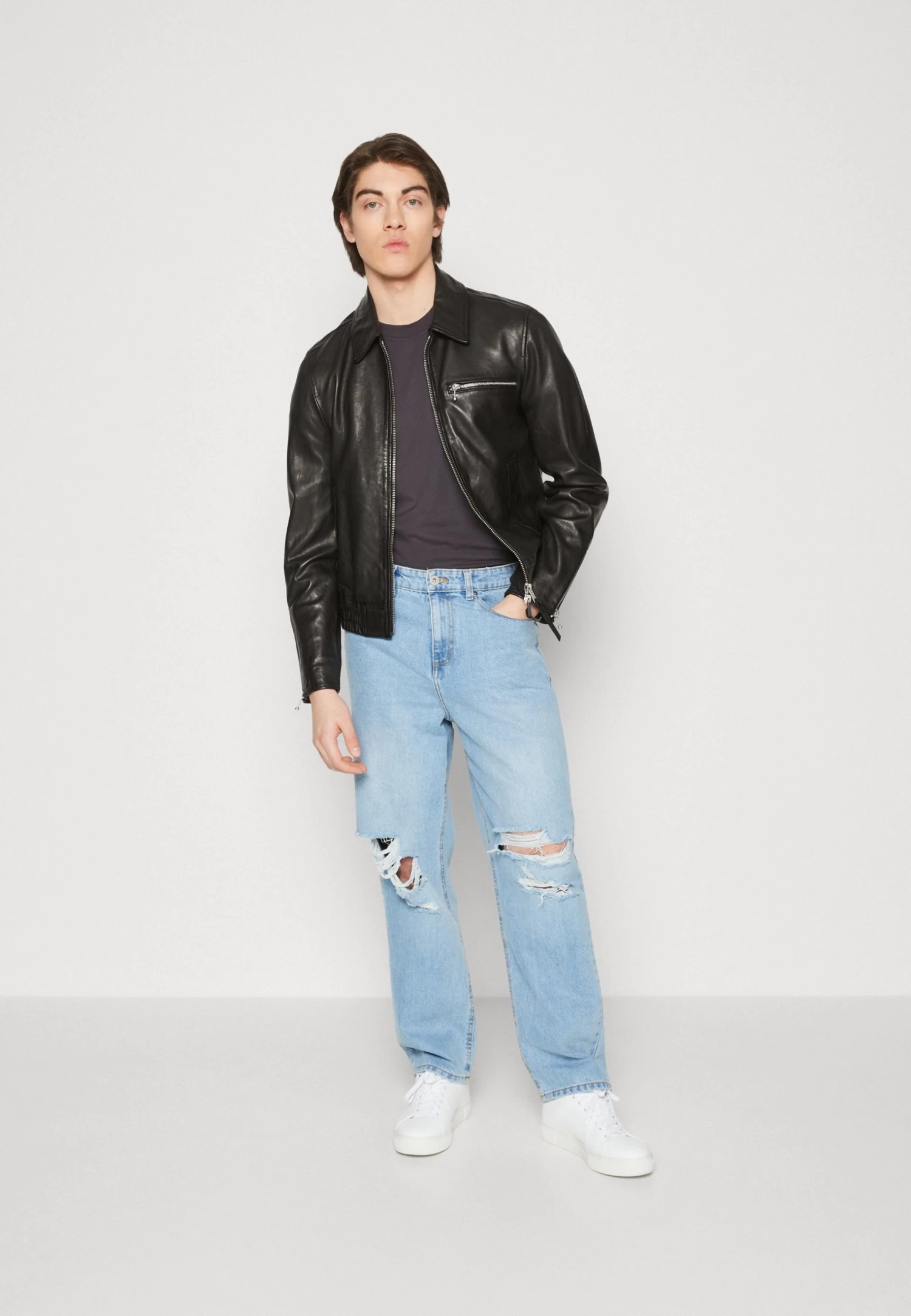 Pier One Distress On Knees - Relaxed Fit Jeans - Image 2