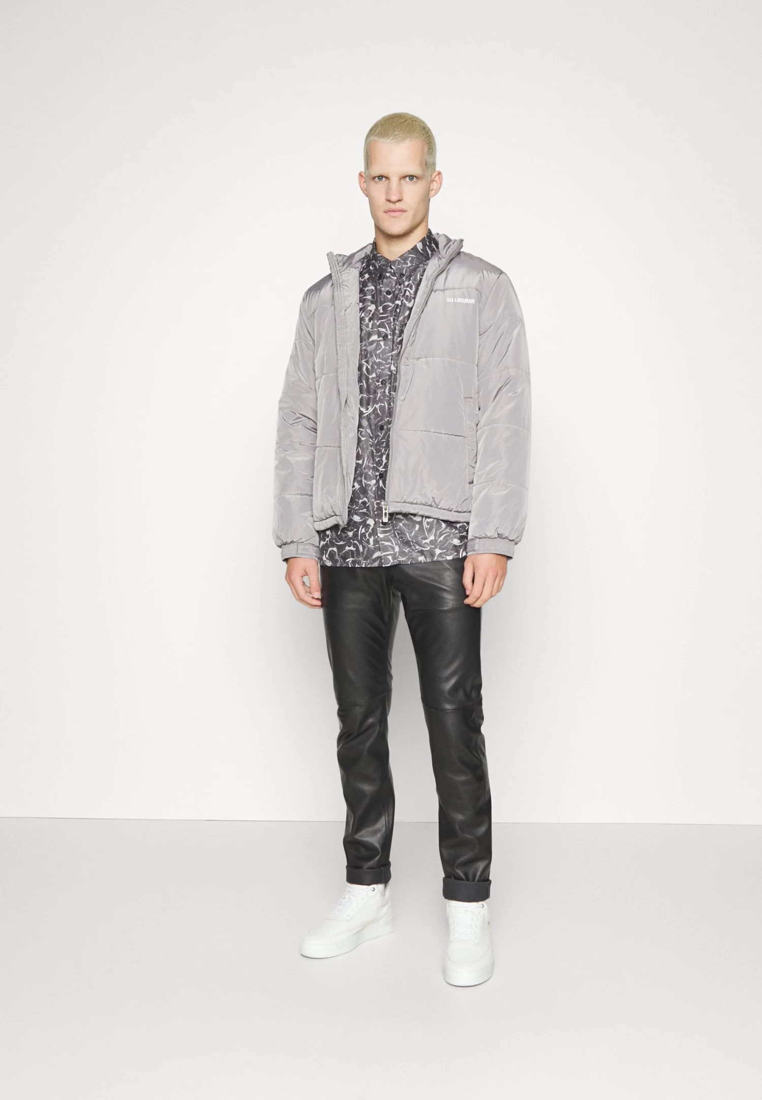 Han Kjøbenhavn Printed Relaxed Short Sleeve - Shirt - Silver - Image 2