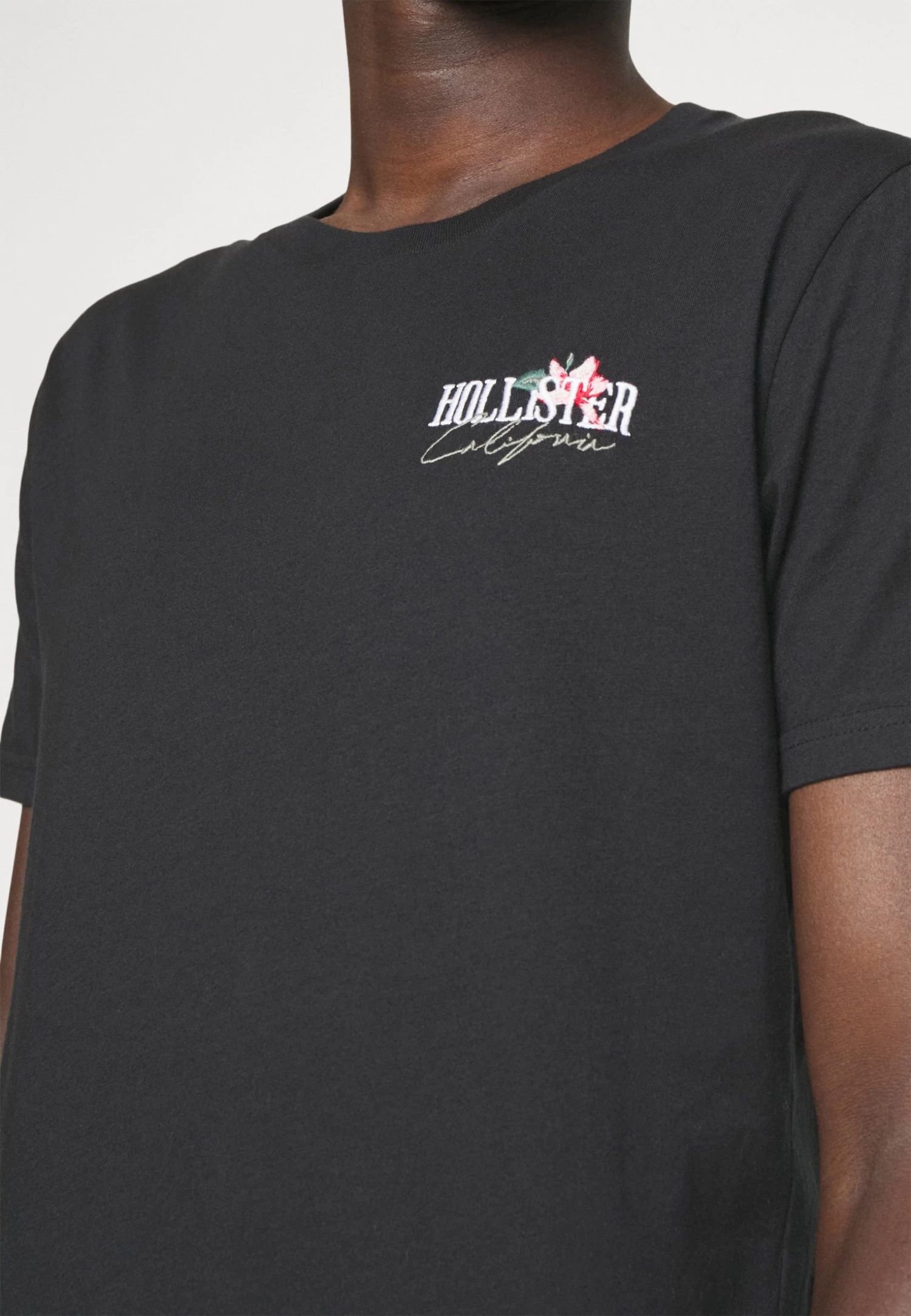 Hollister Co. Floral Mixed Embroidery And Print - Print T-Shirt - Black - Image 5