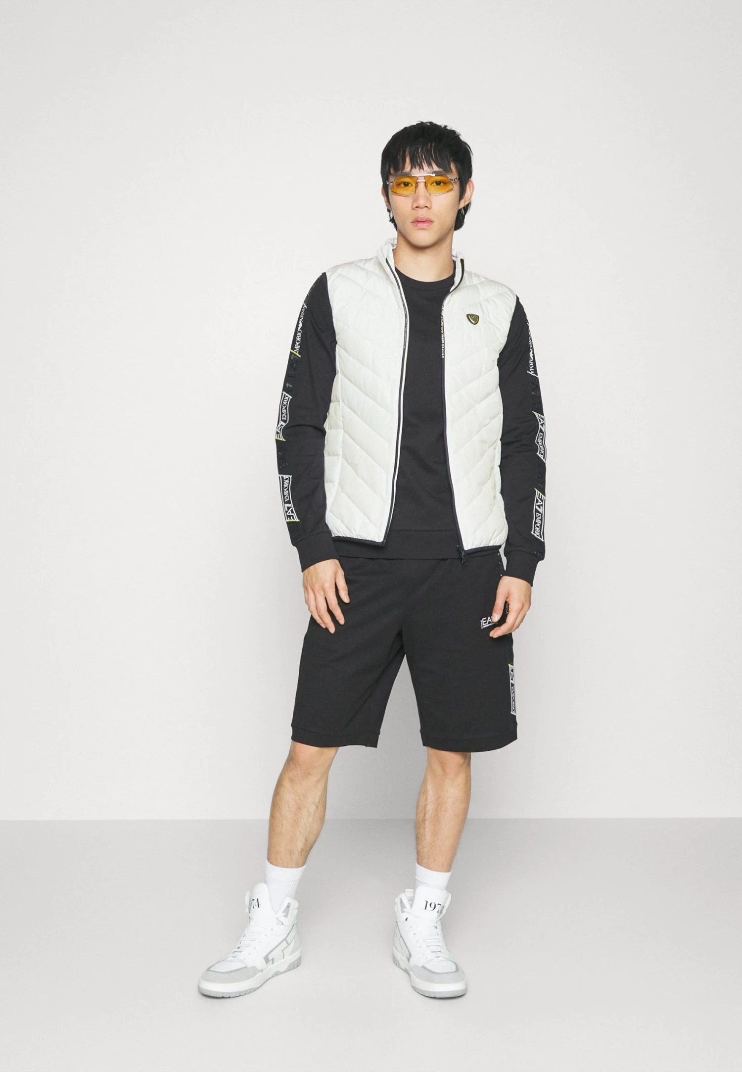 EA7 Emporio Armani Waistcoat - Waistcoat - White - Image 2