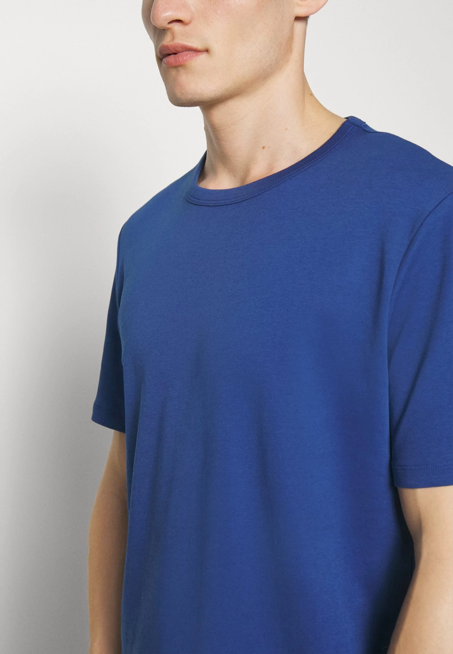 Hugo Dozy - Basic T-Shirt - Navy - Image 8