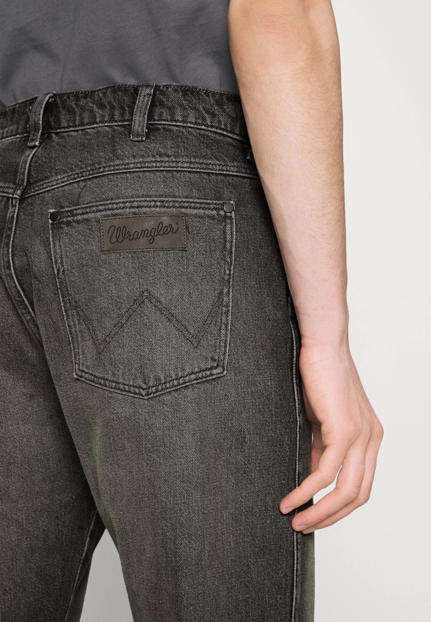 Wrangler Frontier - Straight Leg Jeans - Dark Rose - Image 5