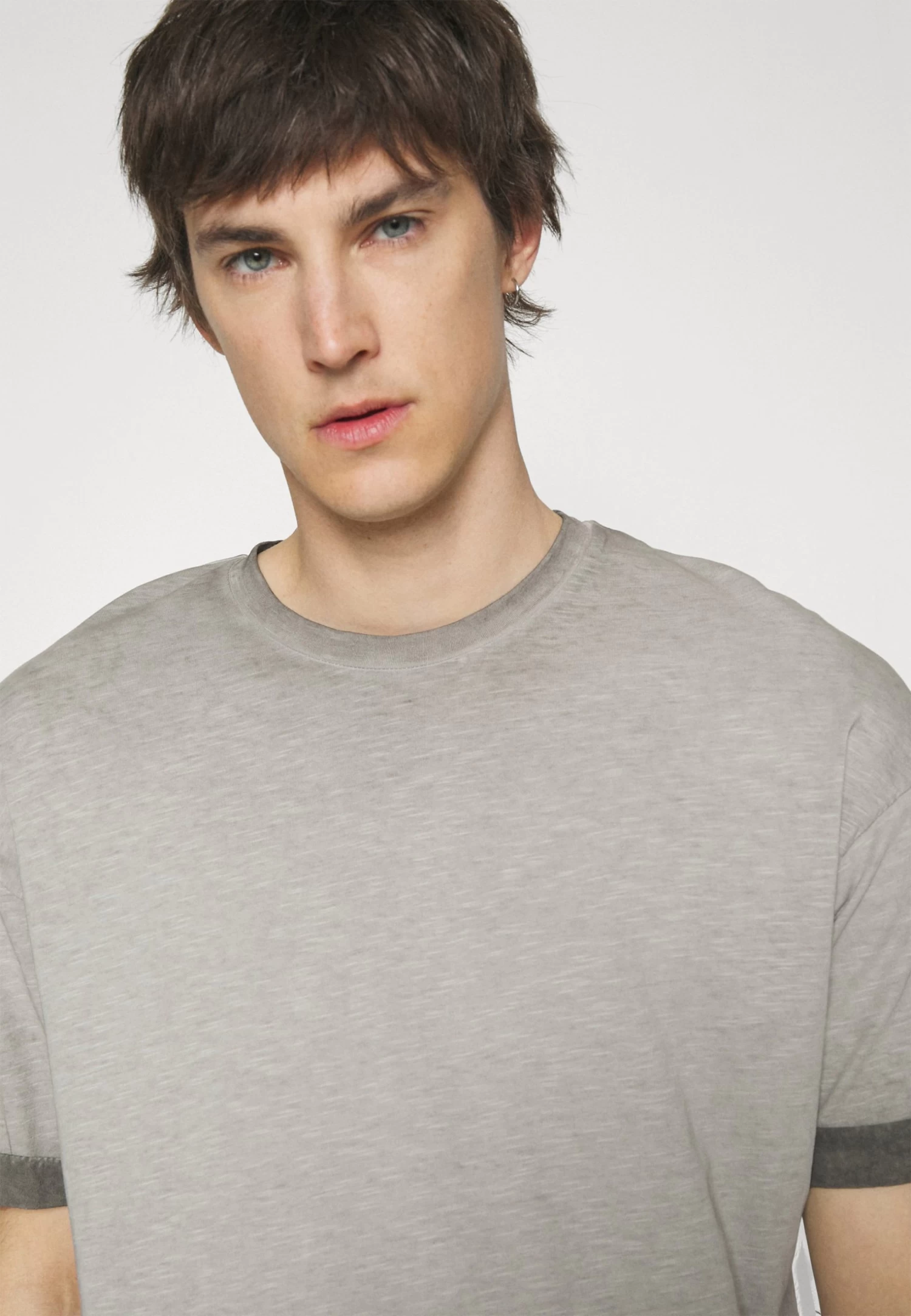 DRYKORN Thilo - Basic T-Shirt - Grey - Image 5