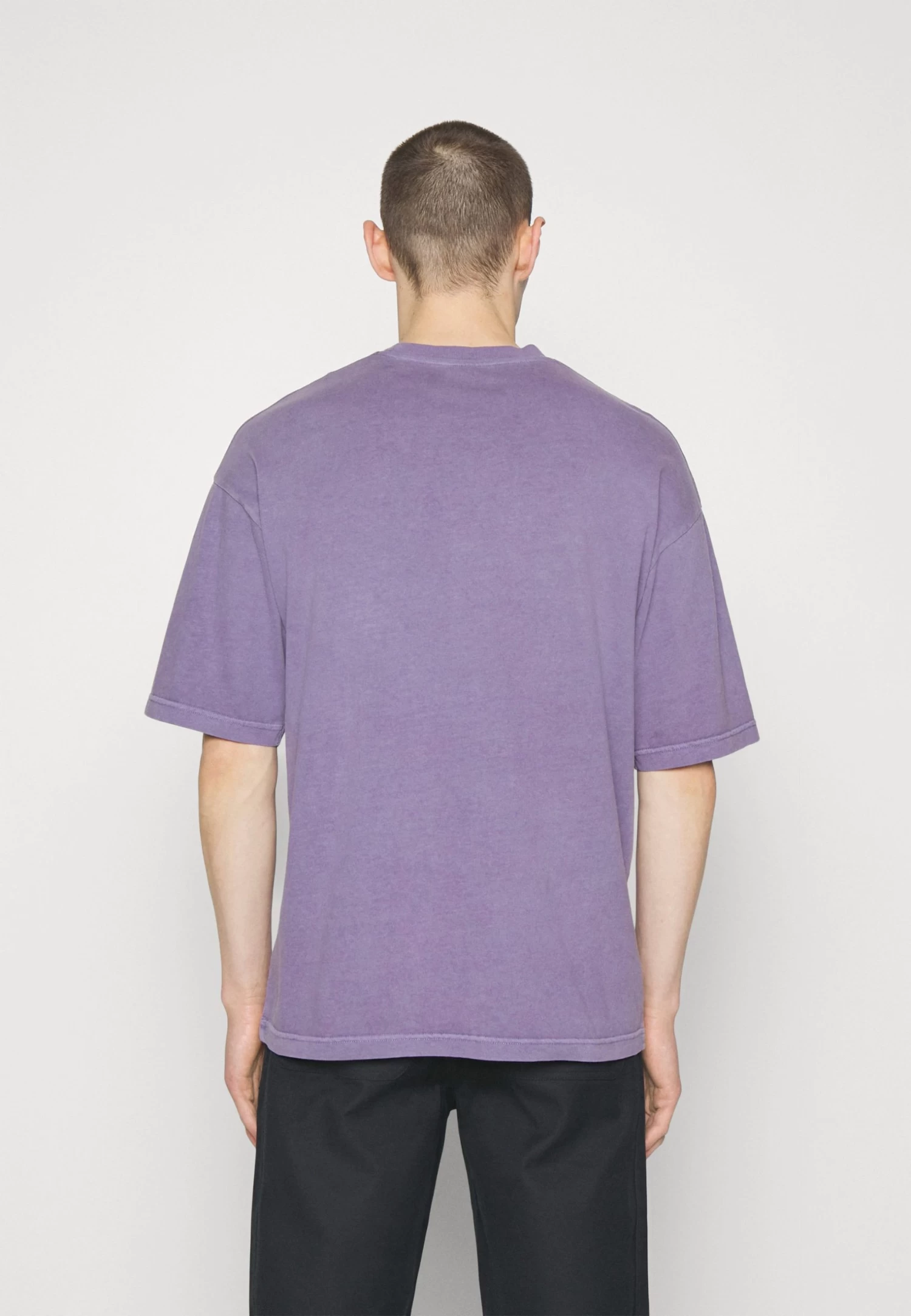 DRYKORN Hunt - Basic T-Shirt - 8400 Purple - Image 3