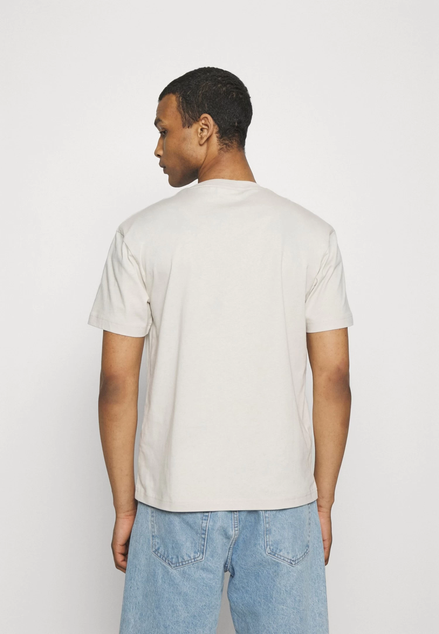 Calvin Klein Hero Logo Comfort - Basic T-Shirt - Stony Beige - Image 3