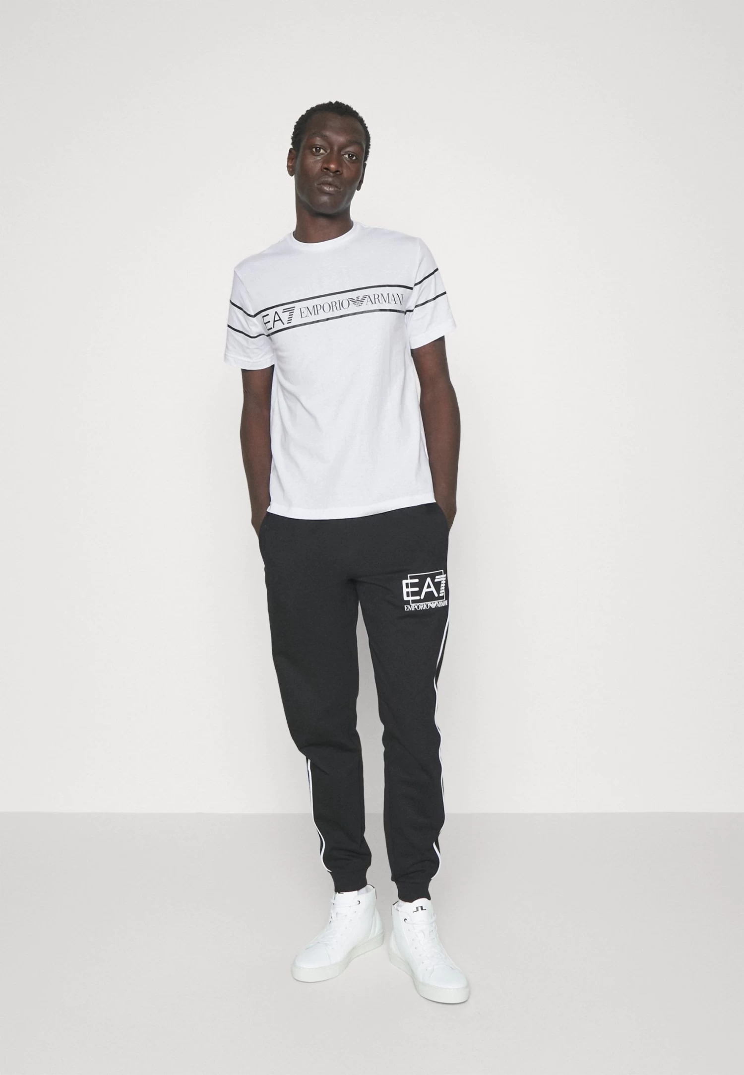 EA7 Emporio Armani Train- Print T-Shirt - White - Image 2