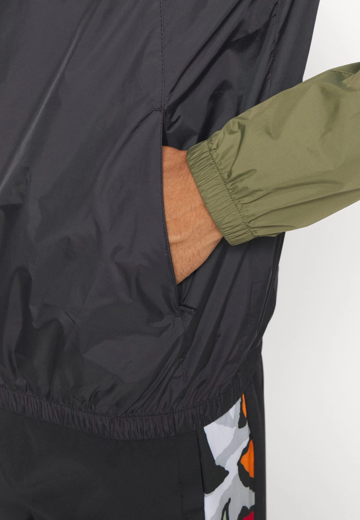 Ellesse Brando Jacket - Windbreaker - Khaki/Black - Image 7